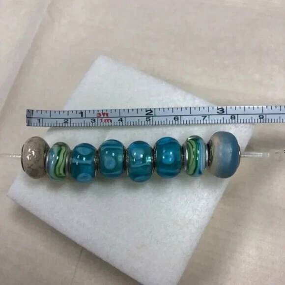 8 Miscellaneous Beads Including Pugster - Picture 4 of 14